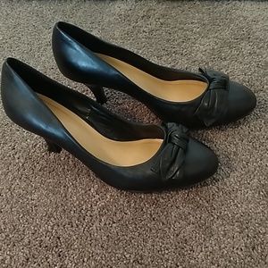 Black kitten heels with bow